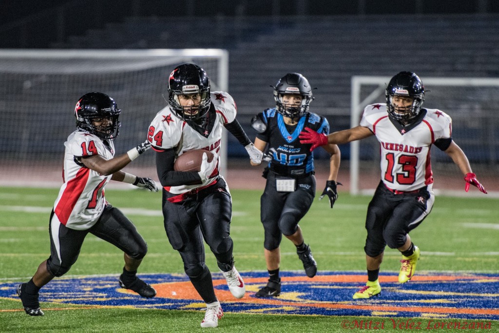 Renegades cornerback Briannah Gallo returns an interception against the New York Wolves on May 4, 2019. Boston won 40-13. ©2019 Mitzi Vélez Lorenzana